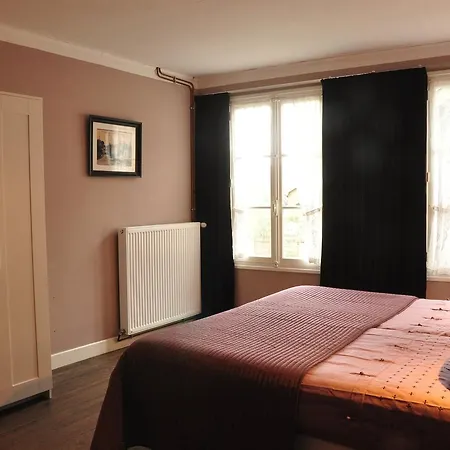 Couette-café Chambres D'hotes La Reverie