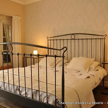 Couette-café Chambres D'hotes La Reverie *