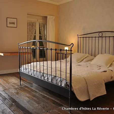Couette-café Chambres D'hotes La Reverie *